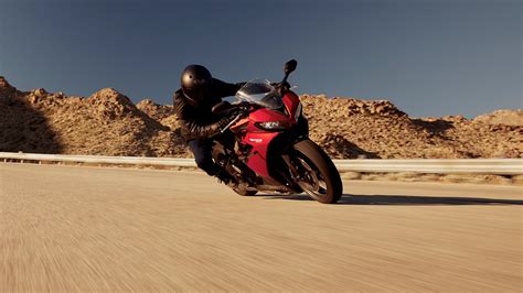 triumph daytona 660 top speed.